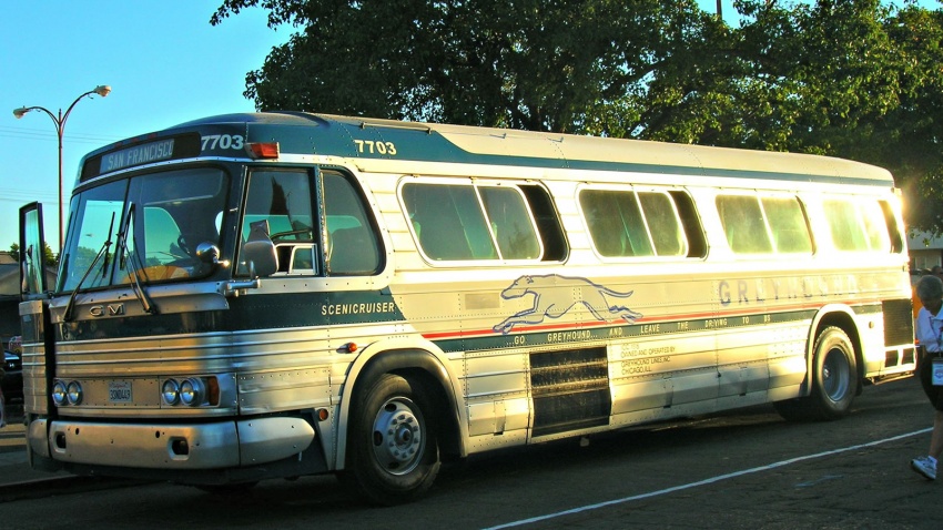 Thanks for going Greyhound (1964 GM PD 4106 — GBL)