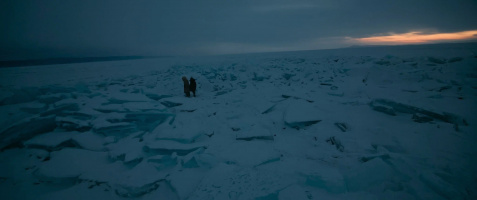  Гнетущая и торжественная атмосфера